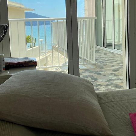 Les Pieds Dans L'O - Appartement 50M2 Front De Mer Saint-Cyr-sur-Mer Kültér fotó