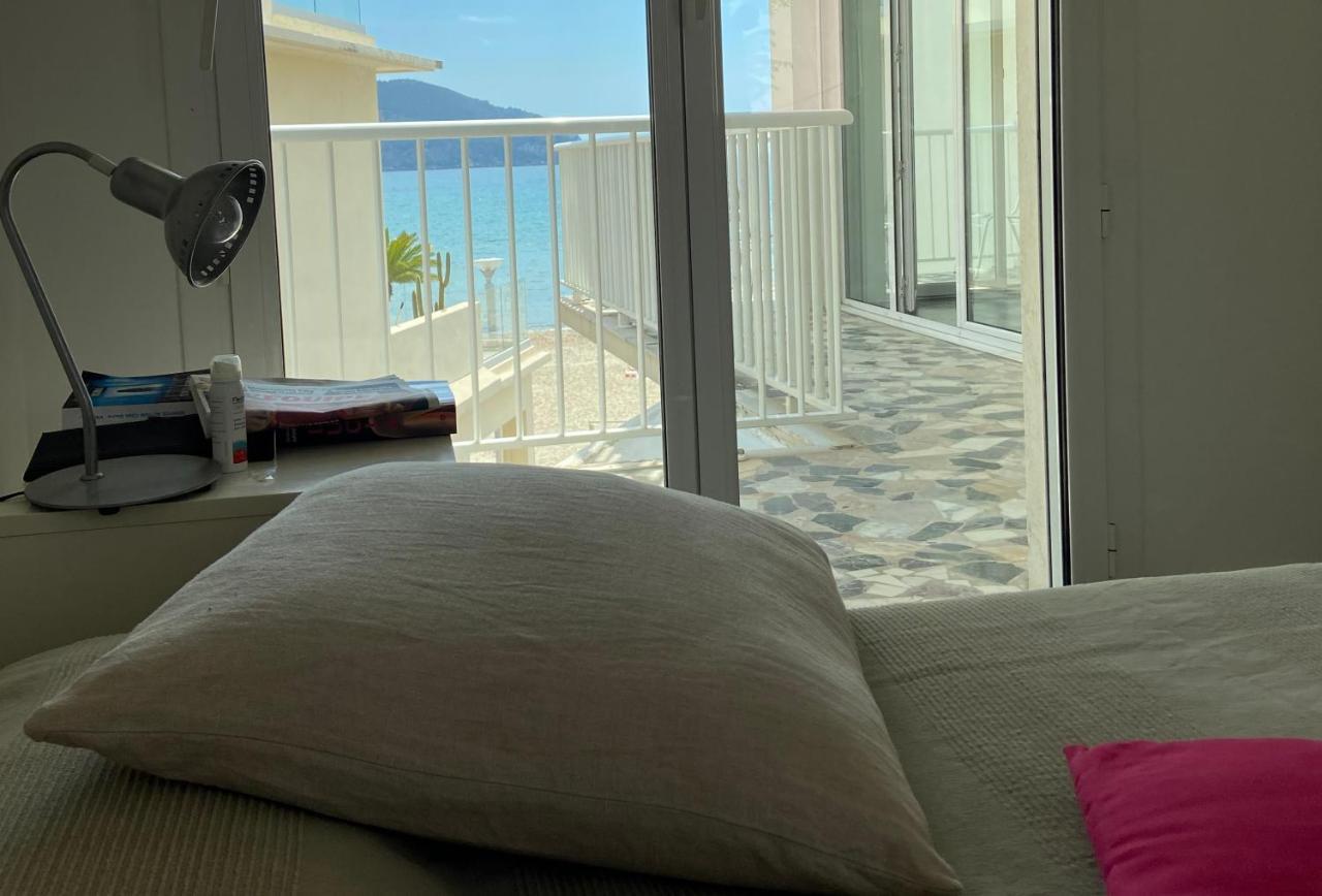 Les Pieds Dans L'O - Appartement 50M2 Front De Mer Saint-Cyr-sur-Mer Kültér fotó